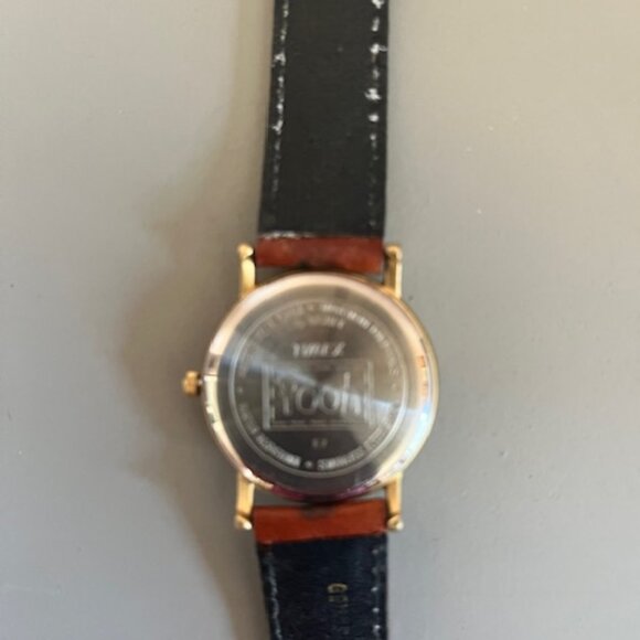 TIMEX Vintage Disney Winnie The Pooh Quartz Watch w/ NEW BATTERY - Picture 4 of 4